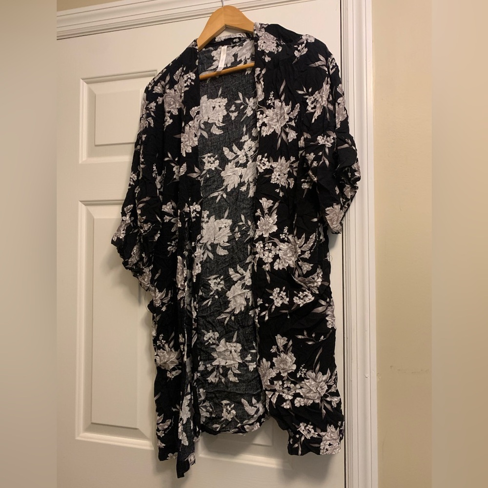 Spiritual Gangster Black and White Floral Kimono - OS